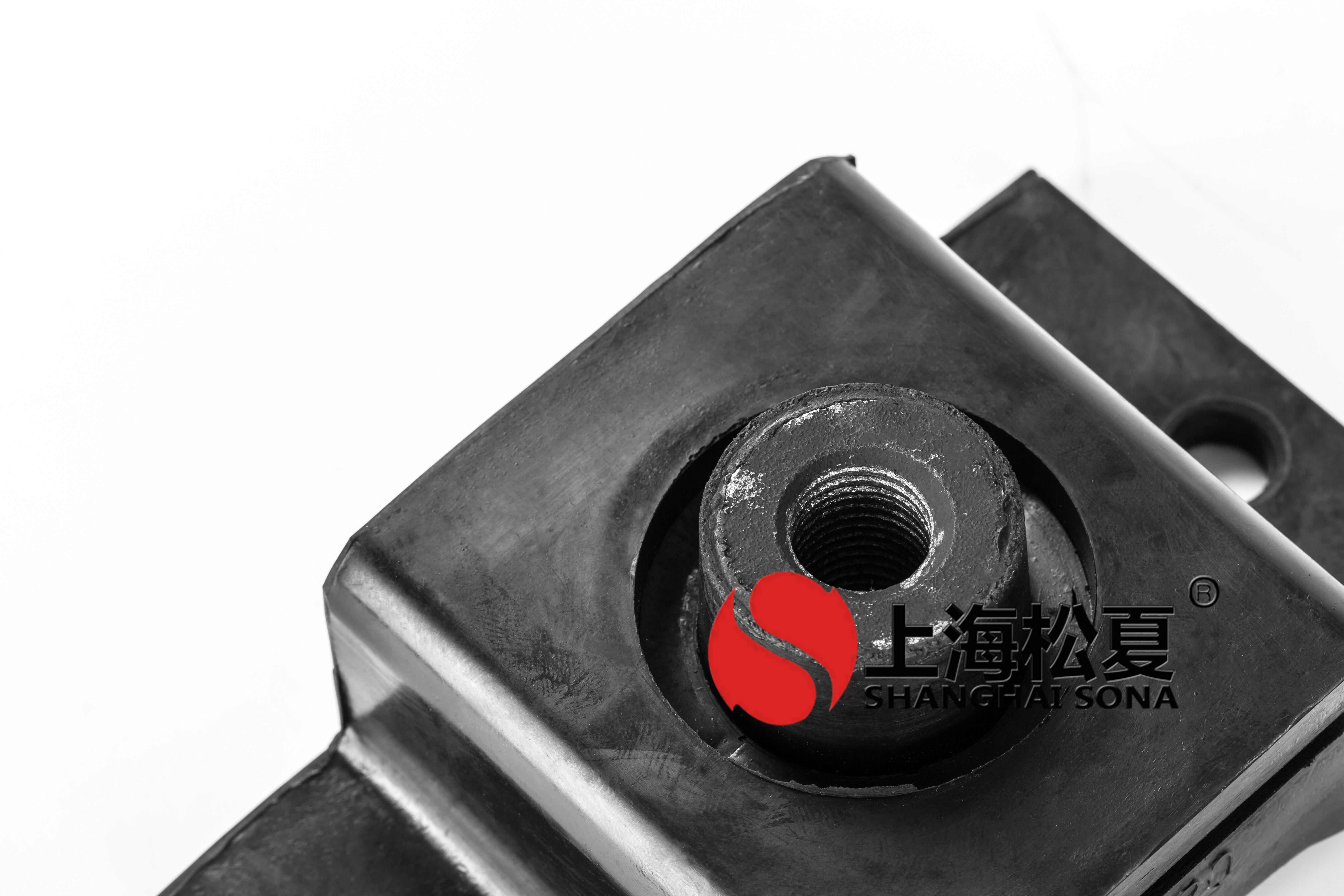 <a href='http://www.cjcm.net.cn' target='_blank'><u>橡膠減震器</u></a>細節(jié)處實拍圖